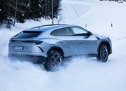 Amazing Wallpapers: The Lamborghini Urus, Aventador SVJ, and Huracan EVO Celebrate Christmas the Right Way - image 877355