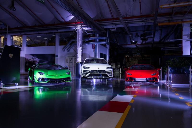 Amazing Wallpapers: The Lamborghini Urus, Aventador SVJ, and Huracan EVO Celebrate Christmas the Right Way Wallpaper quality
- image 877370