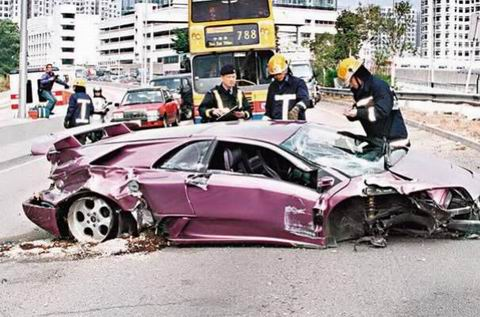 Jamiroquai crashes a Lamborghini Diablo