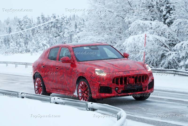 Maserati Grecale Trofeo Spotted in Christmas Red Just In Time for the Holidays Exterior Spyshots
- image 1039684