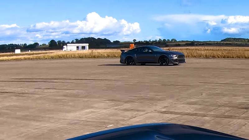 Watch A Ford Shelby Mustang GT500 Take On Another Supercharged Mustang That's Tuned To Make 850+ Horses!
- image 1042600