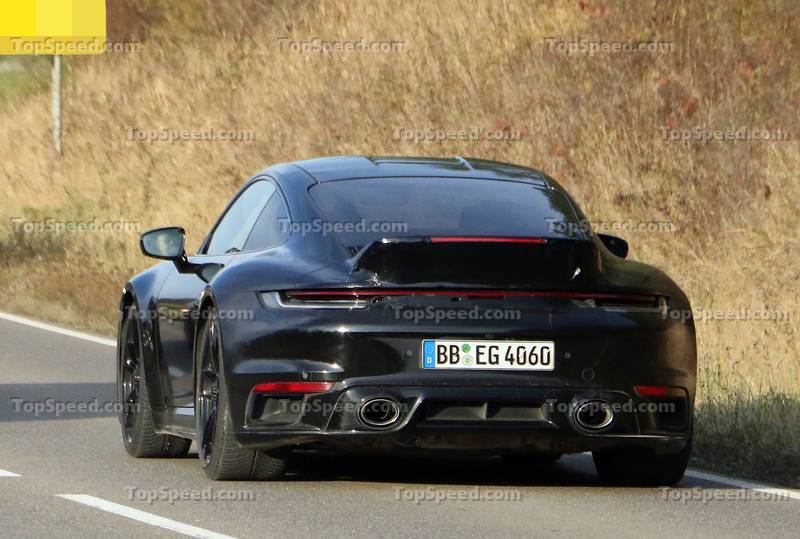 Porsche 911 Sport Classic Caught Testing Exterior Spyshots
- image 1042615