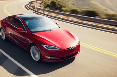 Here's Why You Should and Shouldn't Buy a Tesla